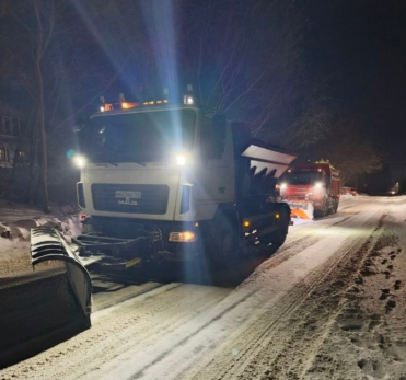 За ночь на дороги Сызрани высыпали 184 тонны соли и песка