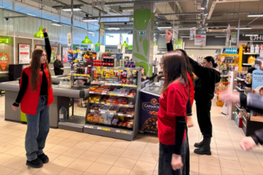 И такое бывает в «Пятерочках» Сызрани: покупатели не устояли перед соблазном - видео