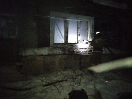 Огонь прошел 60 метров, жилой дом выгорел изнутри - фото с места пожара на Советской