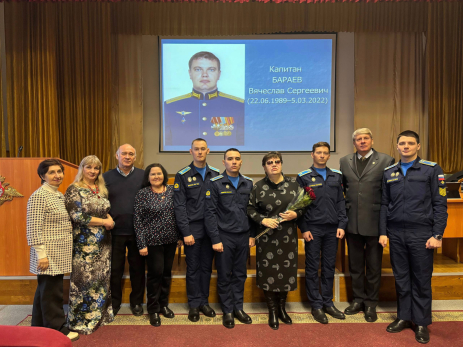 За два дня до своей гибели капитан - выпускник СВВАУЛ был награжден Орденом Мужества