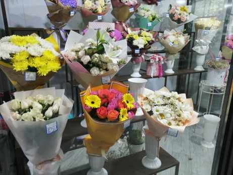 Муж заказал жене букет из 121 розы - почем в этом году в Сызрани цветы ко дню всех влюбленных