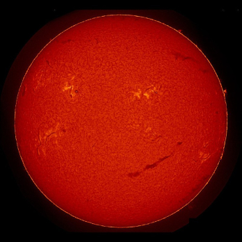 Светило показало лицо: ученые объяснили появившуюся на Солнце улыбку в пятницу 13‑го