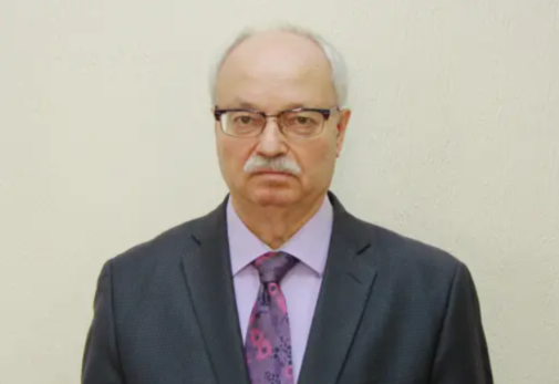 Всегда готов прийти на помощь: известный врач Юрий Овчинников принимает поздравления