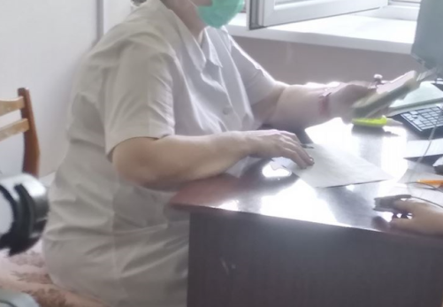 Не только простуда: Мясников назвал неожиданные причины боли в горле