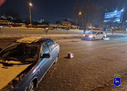 В Самарской области заглохший ВАЗ по принципу домино сбил собственного хозяина