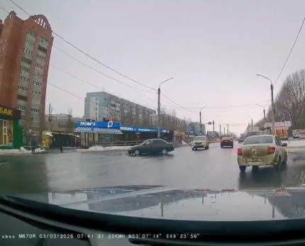На кадрах видно, «десятку» бьет встречная машина: ДТП в Сызрани