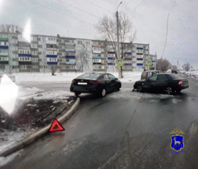 В Сызрани женщина пострадала в ДТП с двумя автомобилями