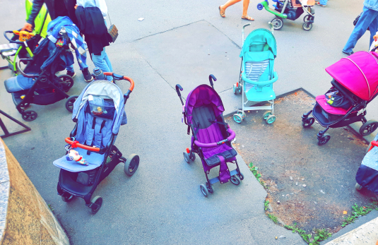 Жильцов квартир предупредили о штрафах до 15 тысяч за детские коляски