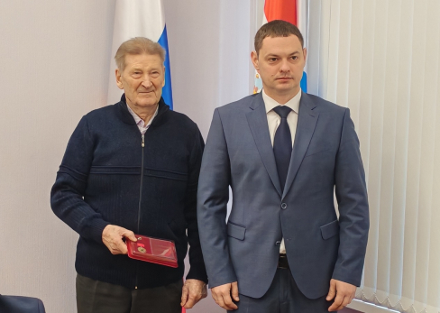 Глава Сызрани наградил ветерана спорта Николая Хорева знаком отличия «За заслуги перед городом»