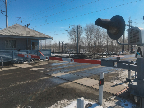 Иранский большегруз протаранил машину у переезда под Сызранью