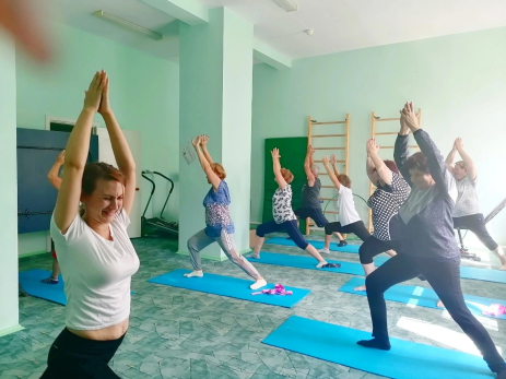 Октябрьские пенсионеры по четвергам становятся йогами