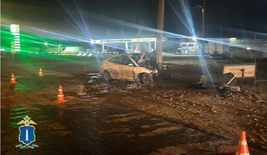 Корейский автомобиль разрубило опорой ЛЭП на трассе М-5 под Сызранью