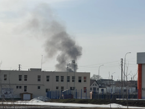 Очевидцы сообщили о громком хлопке: в центре Сызрани виден черный столб дыма