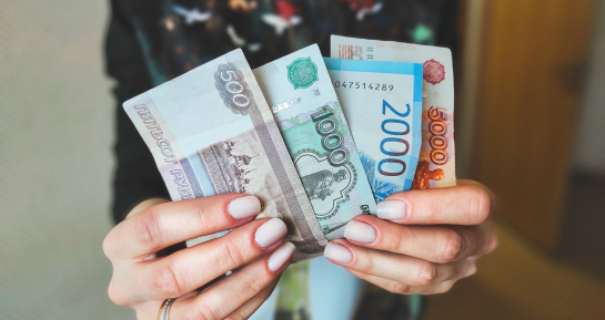 Юрист объяснил, в каких случаях положены дополнительные деньги к зарплате