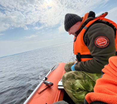 Следы мальчиков теряются в 300 метрах от берега - сканер обнаружил на дне Волги подозрительные предметы