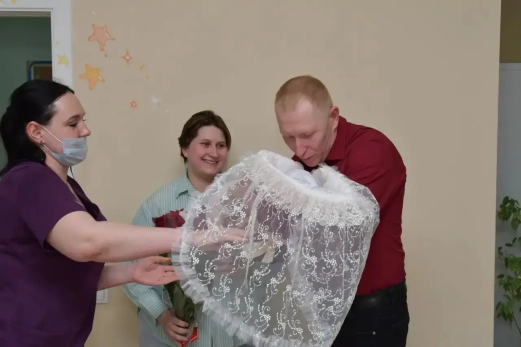 680 граммов жизни: врачи спасли девочку с экстремально низкой массой тела