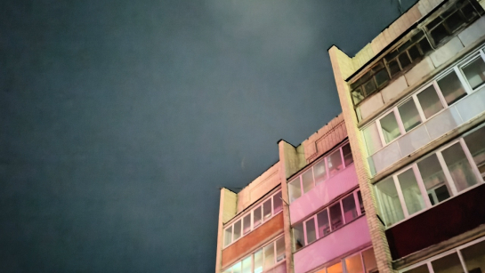 Дрон влетел в многоэтажку, годовщина смерти Жириновского, повышение пенсий, аномальное нашествие тварей: важное к этому часу