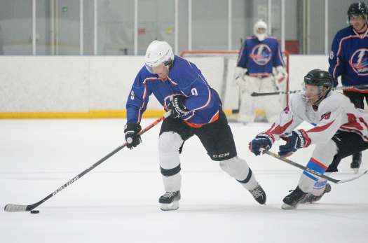 Все решила серия буллитов: «Молния» одолела «Запад» в первом финале РСХЛ