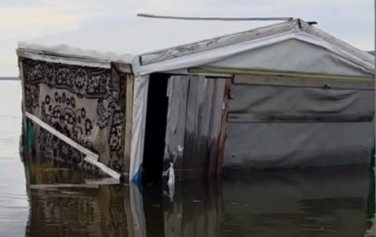 По Волге плывет дом - пункт назначения неизвестен