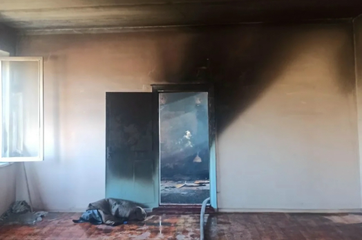 Вспыхнувшая мебель, дым и люди в противогазах: огненное ЧП под Сызранью