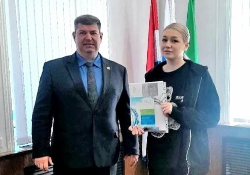 Глава Сызранского района Владимир Егоров передал детям три квартиры