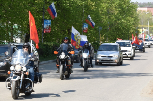 Через весь Октябрьск промчались машины и мотоциклы: в колонне были и сызранцы
