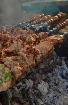 Секрет сочного шашлыка из баранины - какое мясо брать, как правильно мариновать и жарить