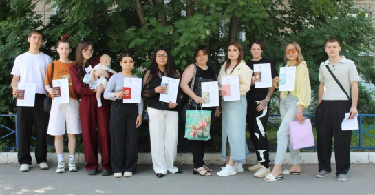 Молодым людям в Сызрани массово вручали ключи от нового жилья