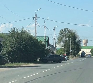 После удара Гранта оказалась около палисадника: авария в Сызрани