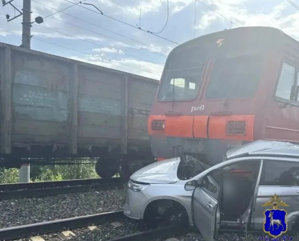 Водителя раздавленной иномарки на скорой домчали до Сызрани