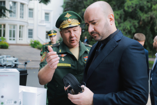 Губернатор Самарской области Вячеслав Федорищев наградил бойцов мобильных огневых групп
