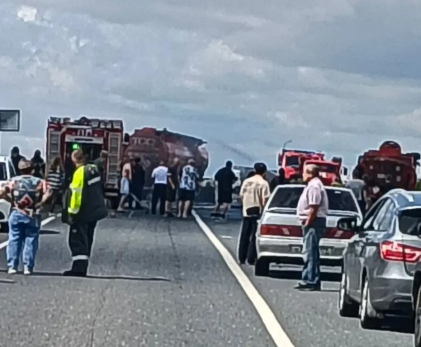 ЧП с бензовозом парализовало движение на федеральной трассе М-5 под Сызранью