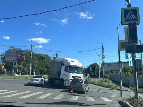 «Камаз» лоб в лоб протаранил «Калину» на сызранском перекрестке