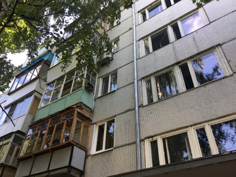 Жильцам квартир назвали размер штрафа за старую мебель и сантехнику