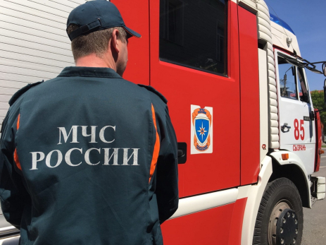 В Сызрани 12 человек тушили загоревшийся гараж