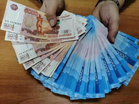 Работникам объяснили задержку выплат по больничному