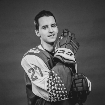 Умер молодой хоккеист Родион Амиров, боровшийся с опухолью мозга