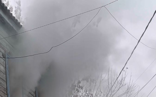 Житель Самарской области вынес из огня водку, забыв подругу в туалете