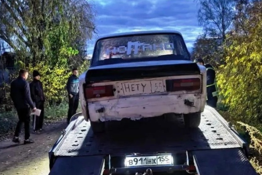 Полицейские остановили водителя авто с надписью
