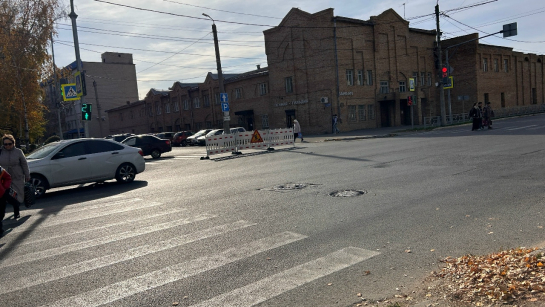 Полный аврал! В центр Сызрани срочно пригнали дорожную технику