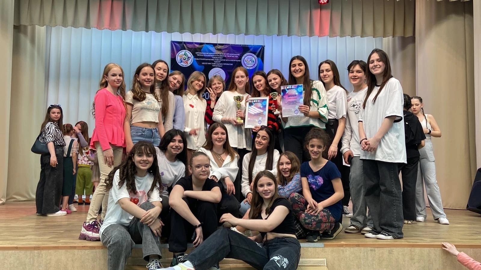 конкурс дизайнеров одежды. молодые дизайнеры одежды. конкурс одежды 2024.