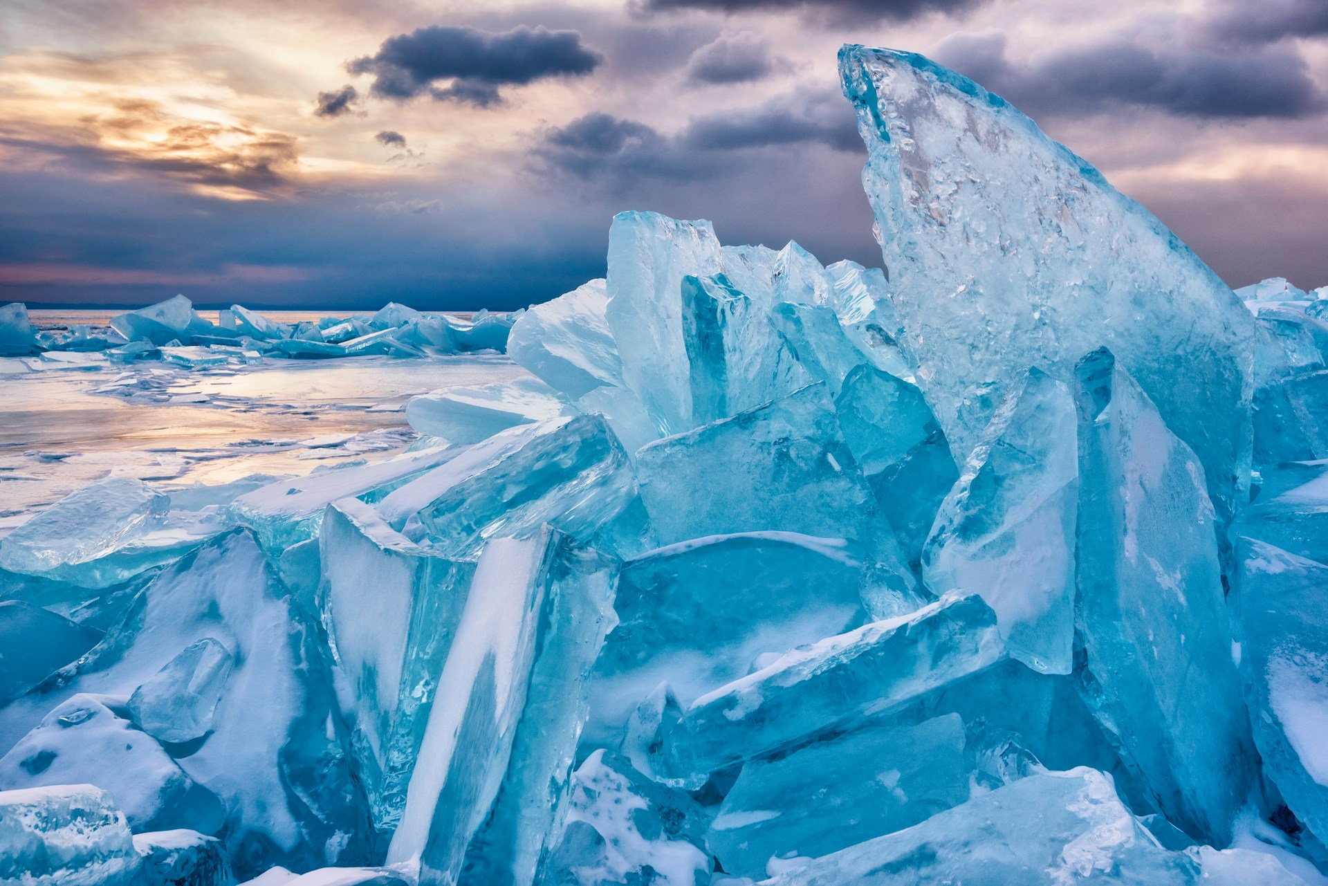 Живой лед по порядку. Ледяные Торосы на Байкале. Озеро Байкал Торосы. Лед Байкала Торосы. Зимний Байкал Торосы.
