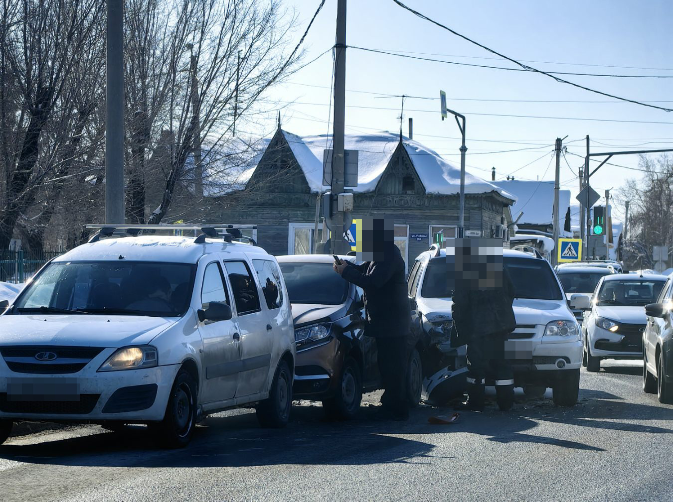 В Сызрани растет пробка из-за трех попавших в аварию авто / Новости /  КТВ-ЛУЧ