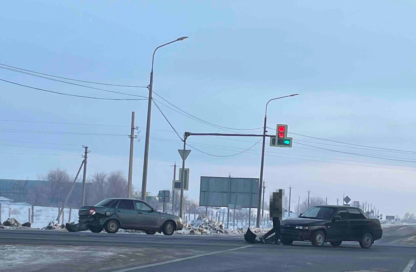 На трассе М-5 под Сызранью произошла авария: на перекрестке стоят разбитые  машины / Новости / КТВ-ЛУЧ