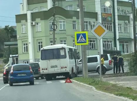 Причиной аварий на проклятом сызранском перекрестке могла стать злая шутка со знаками