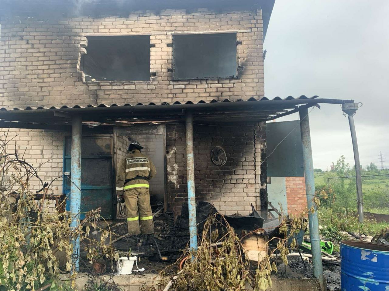 Горящий дом, где погиб мальчик, тушили несколько часов: все, что известно о  трагедии под Сызранью / Новости / КТВ-ЛУЧ