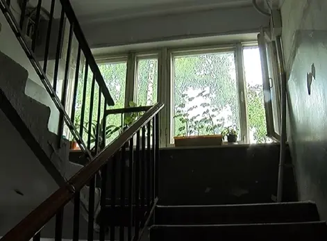 Грязный подъезд - повод сменить УК: жителям Сызрани предложили сделать выбор