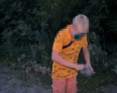 На видео бизнесмен заставляет детей умываться зеленкой: с прилавка пропали мандарины