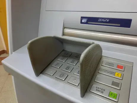 Еще и должен останешься: адвокат раскрыл новый способ развода людей у банкоматов