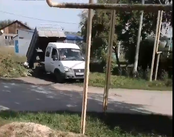 «Этих людей, видимо, кто-то нанял»: жители Новой Слободки успели заснять чужую «Газель»